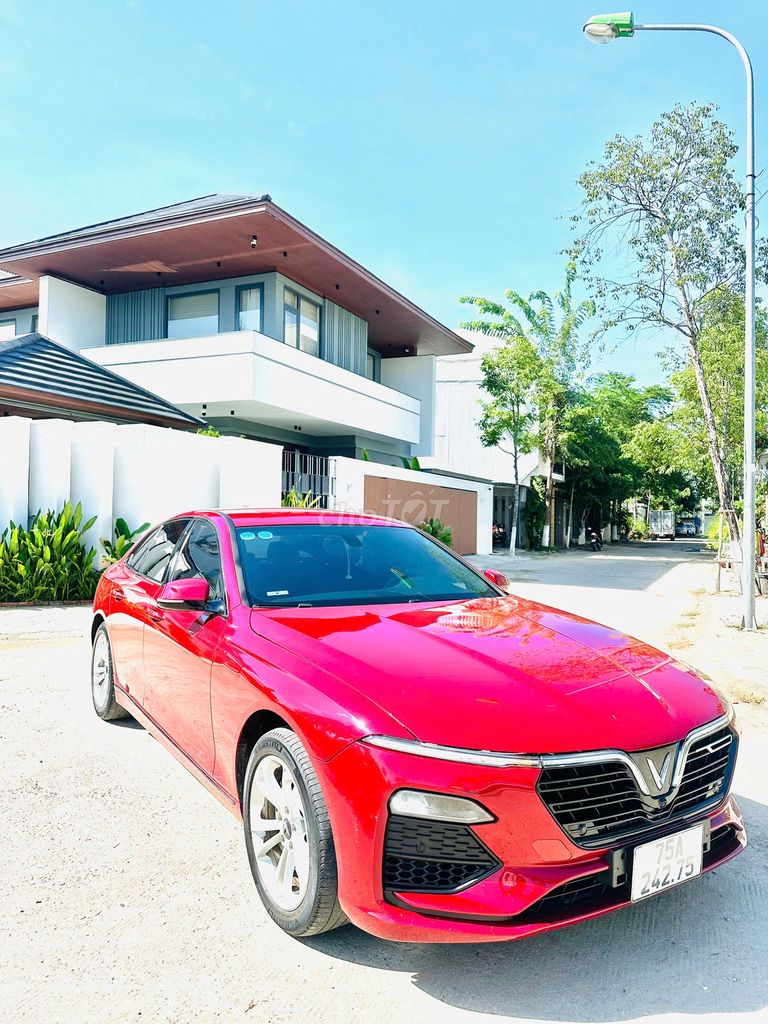 VinFast Lux A2.0 - ảnh 2