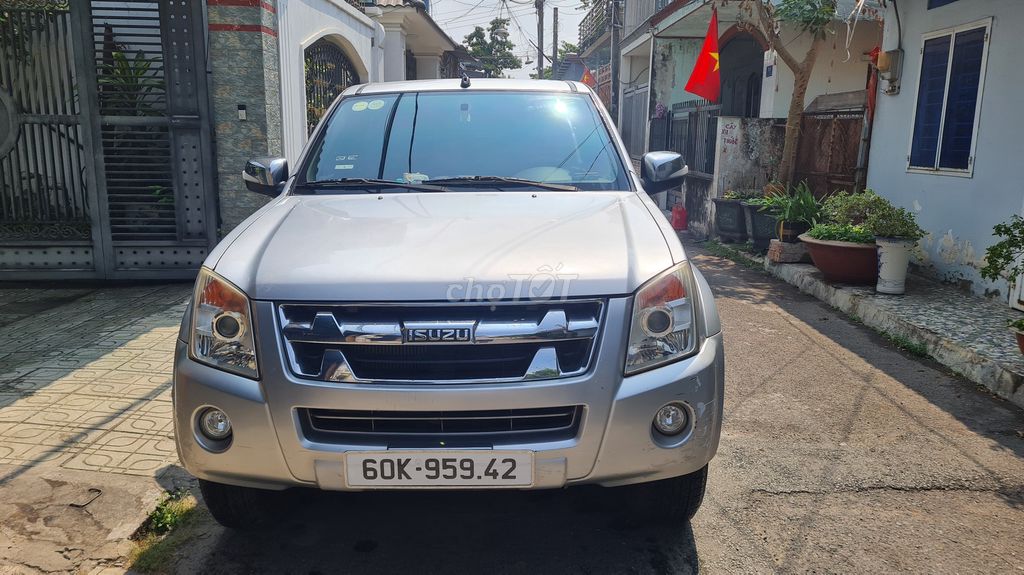 Isuzu 2011 - ảnh 1