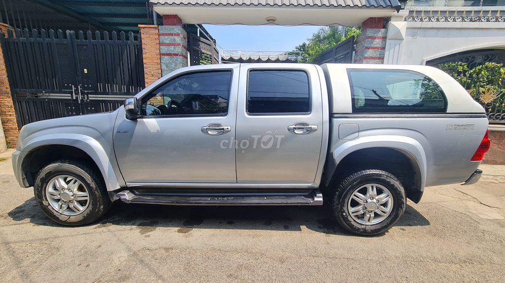 Isuzu 2011 - ảnh 2