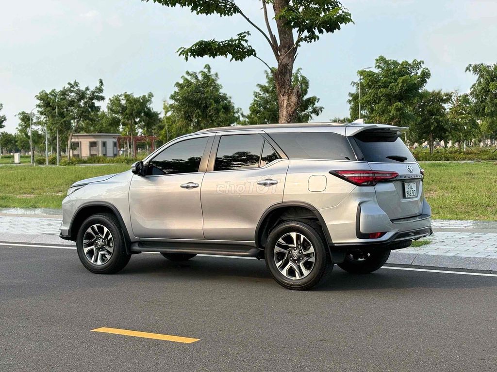 Toyota Fortuner 2025 - ảnh 3