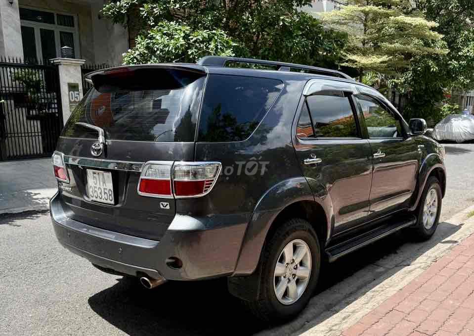 Toyota Fortuner 2009 - ảnh 2