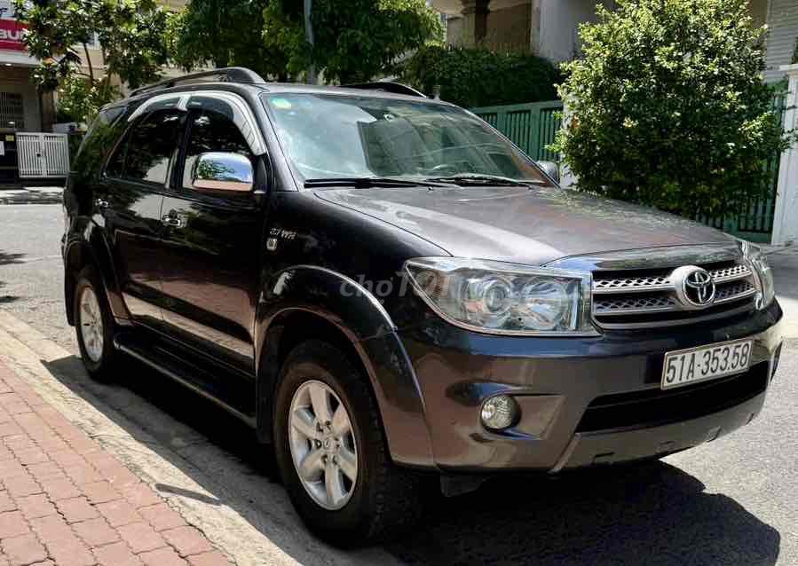 Toyota Fortuner 2009 - ảnh 3