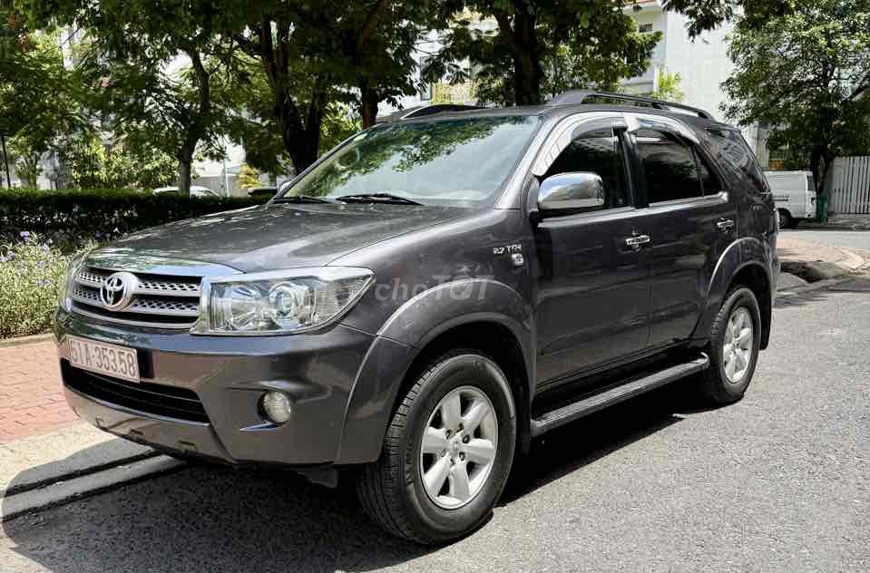 Toyota Fortuner 2009 - ảnh 4