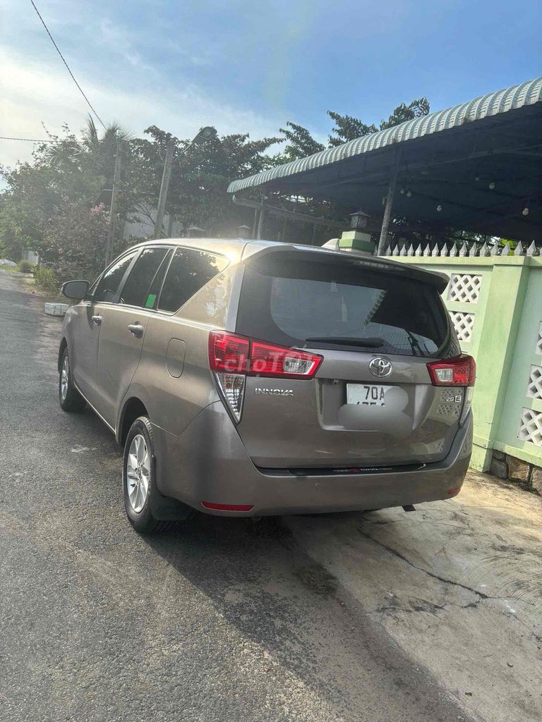 Toyota Innova 2.0E 2018 - ảnh 2