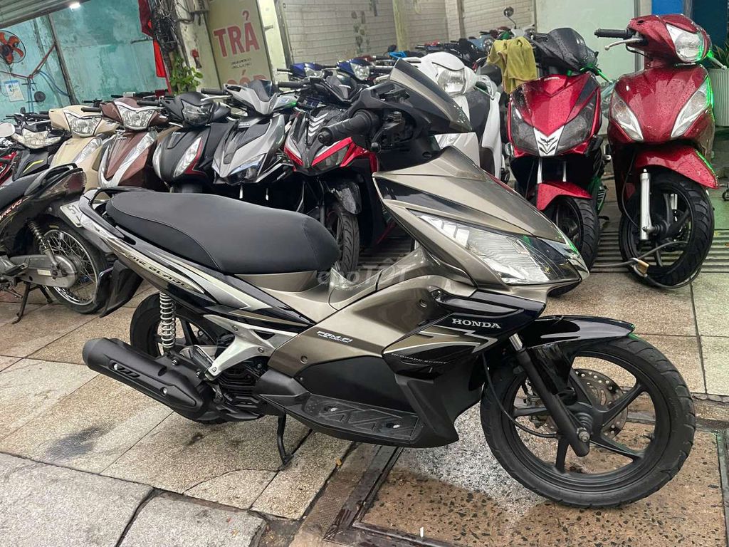 Honda Air Blade 2010 - ảnh 4