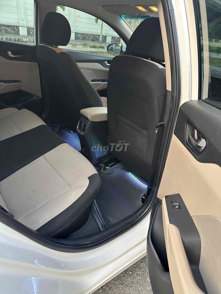 Hyundai Accent - ảnh 4