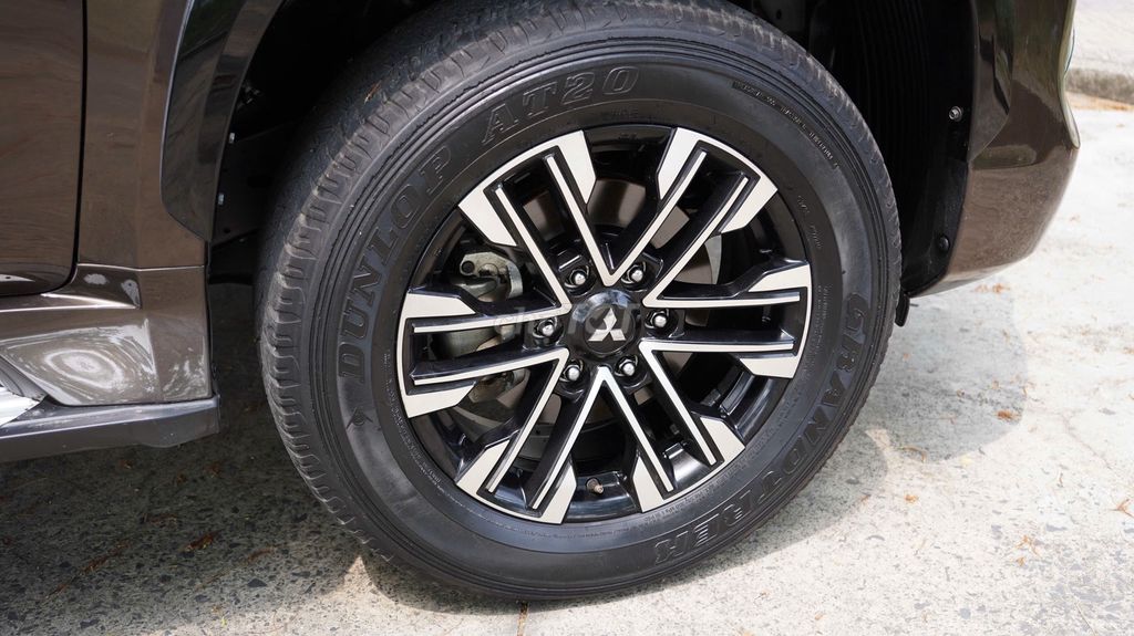 Mitsubishi Pajero Sport 2020 - ảnh 2