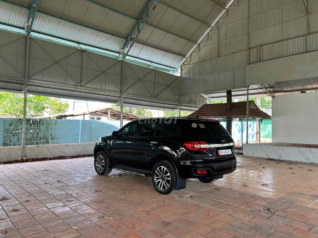 Ford Everest 2020 - ảnh 1