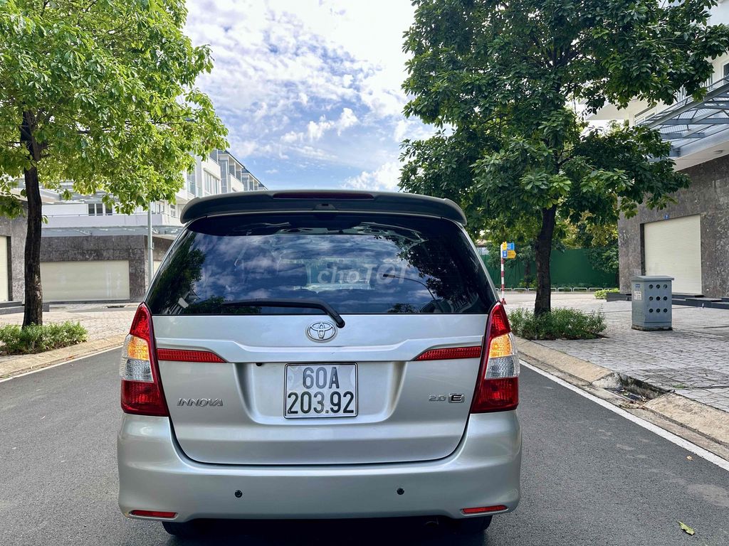 Toyota Innova 2.0E 2015 - ảnh 2