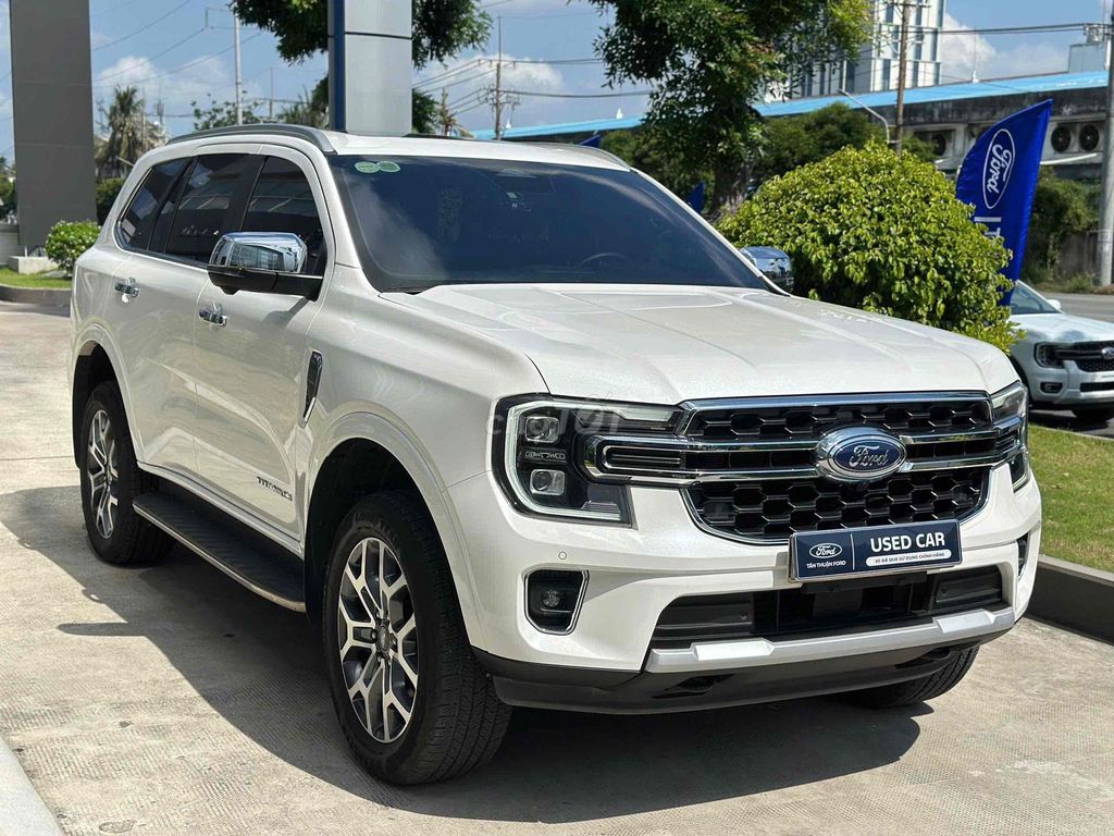 Ford Everest 2025 - ảnh 1