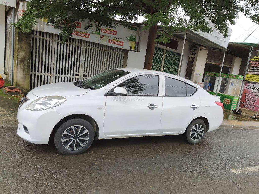 Nissan Sunny - ảnh 2