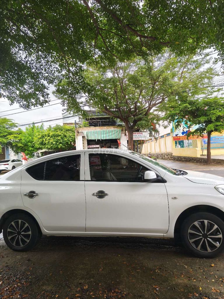 Nissan Sunny - ảnh 3