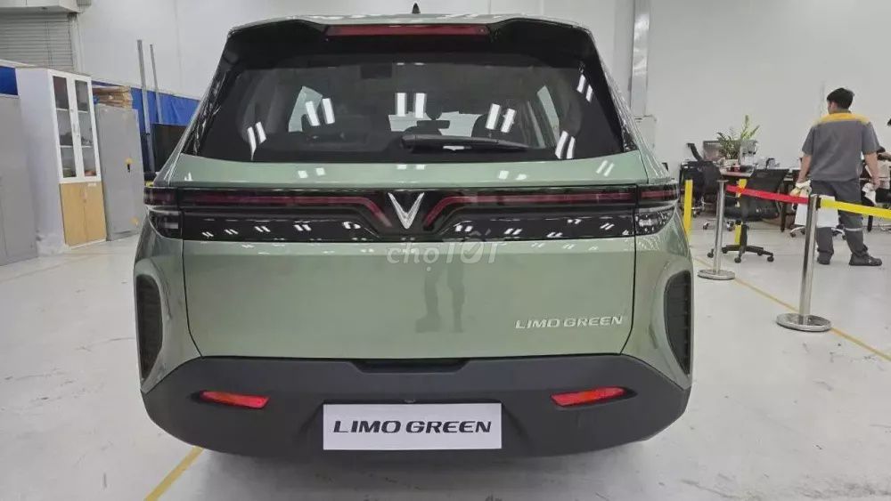 VinFast Limo Green - ảnh 3