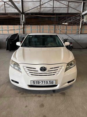 Toyota Camry - ảnh 1