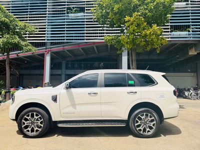 Ford Everest 2025 - ảnh 1