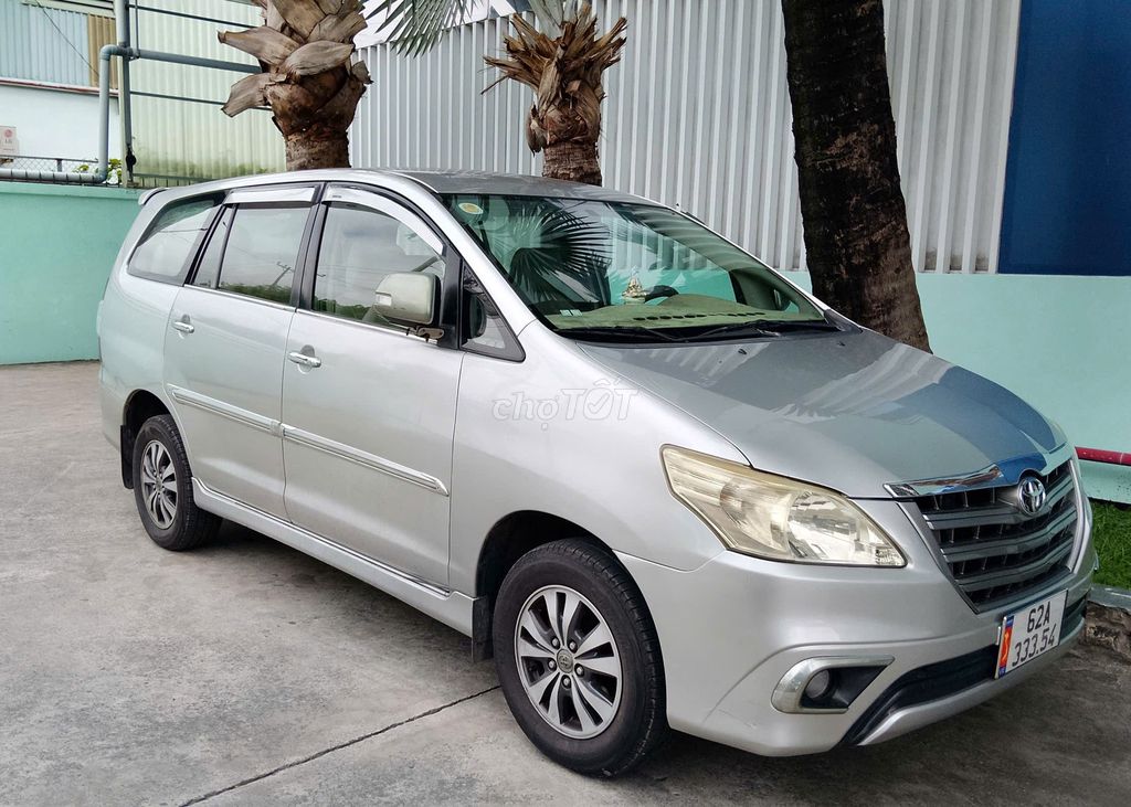 Toyota Innova 2.0E - ảnh 1