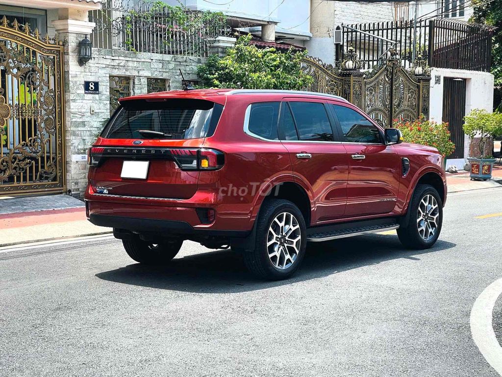 Ford Everest 2022 - ảnh 2