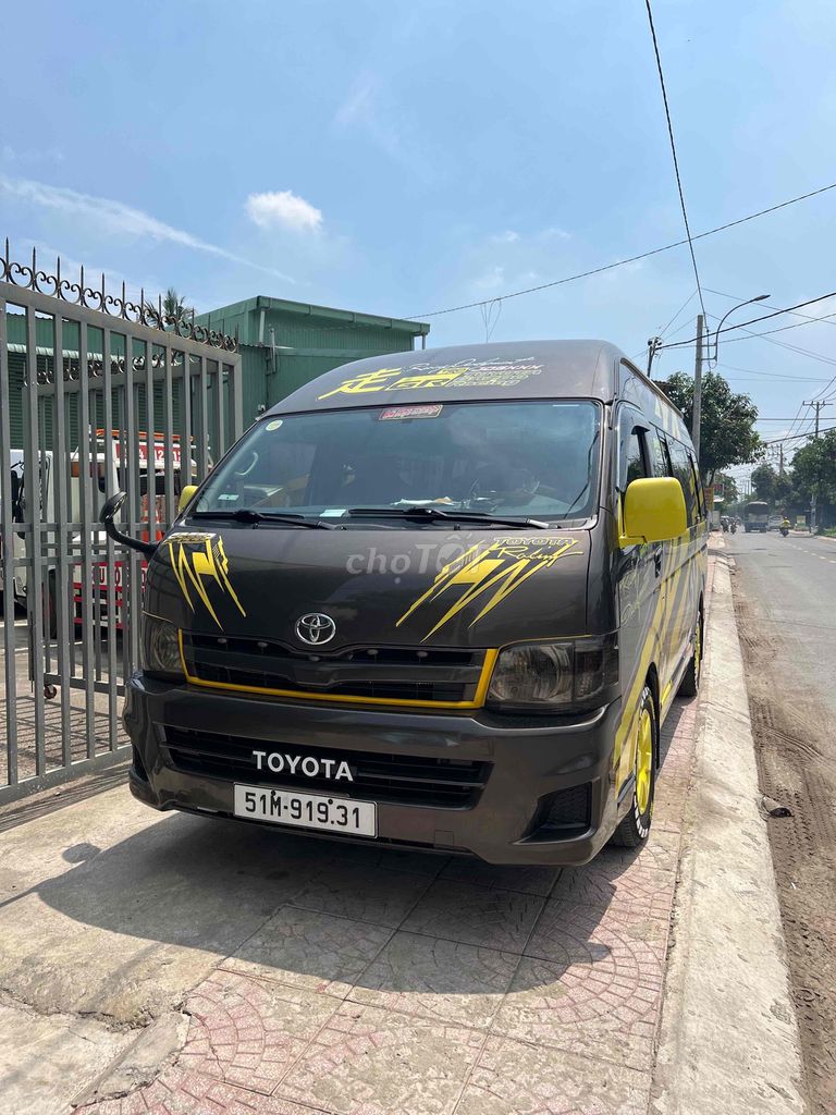 Toyota Hiace - ảnh 1