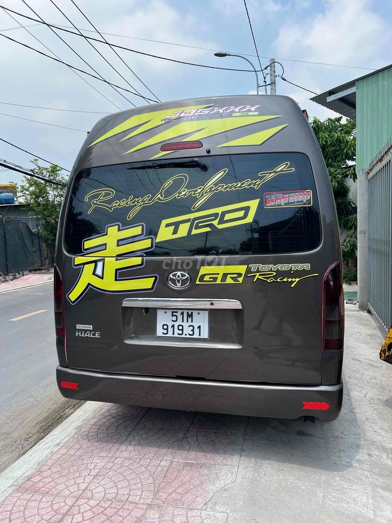 Toyota Hiace - ảnh 4