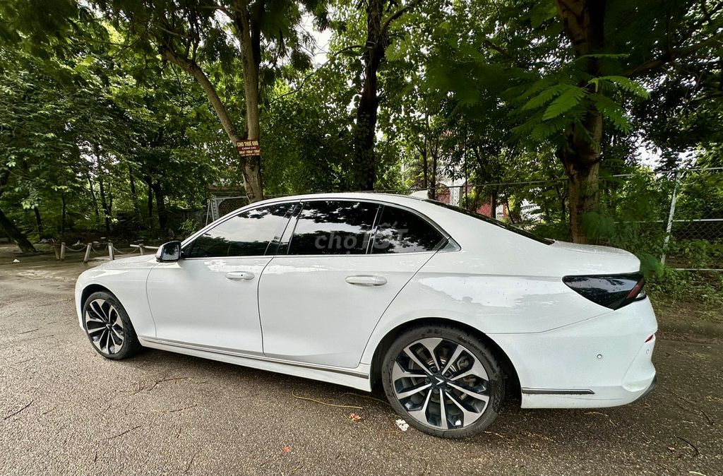 VinFast Lux A2.0 2023 - ảnh 2