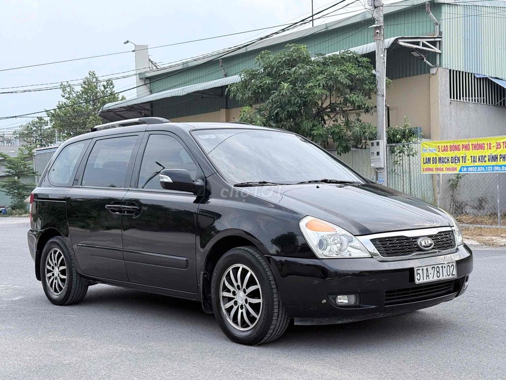 Kia Carnival 2010 - ảnh 2