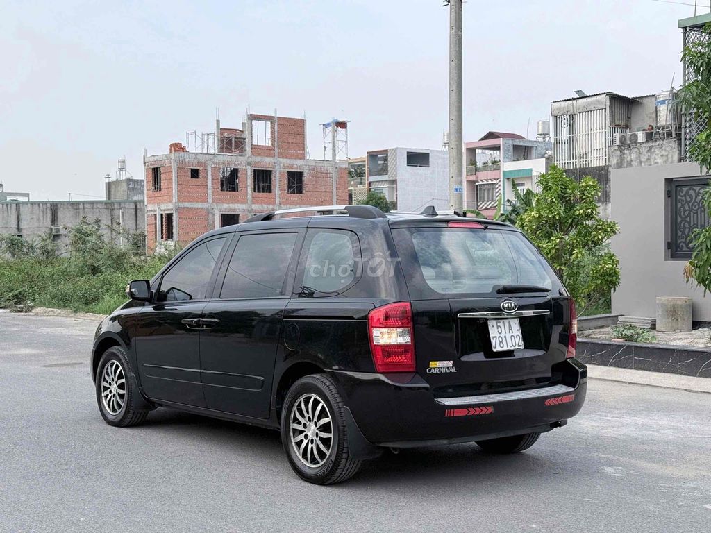 Kia Carnival 2010 - ảnh 3