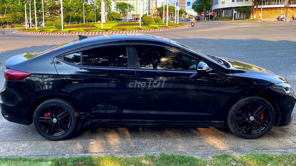 Hyundai Elantra 2018 - ảnh 2