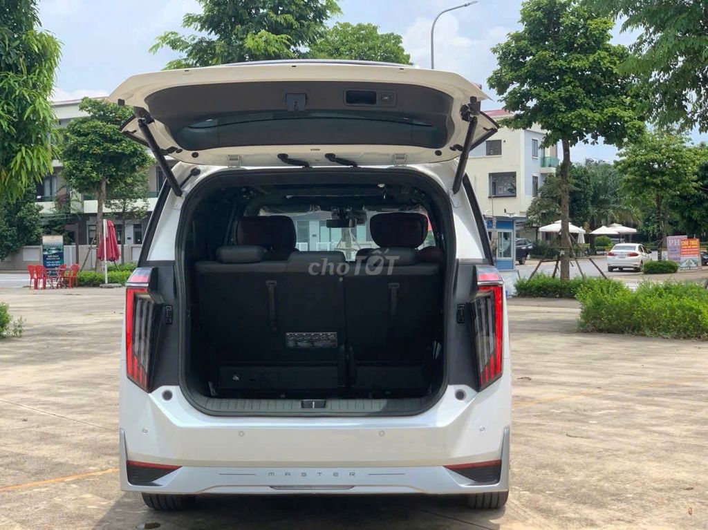 Kia Carnival - ảnh 2