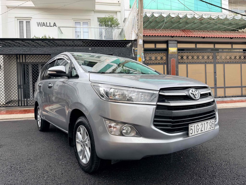 Toyota Innova 2.0E 2017 - ảnh 2