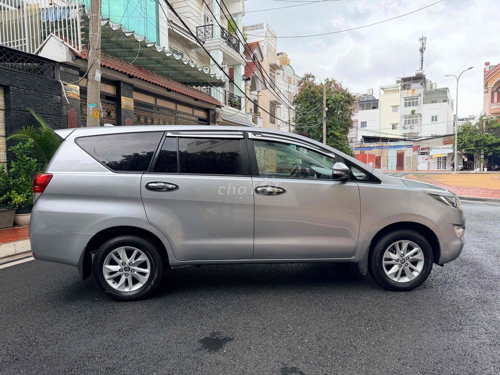 Toyota Innova 2.0E 2017 - ảnh 4