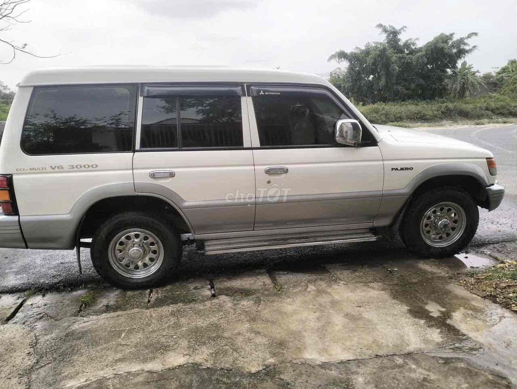 Mitsubishi Pajero - ảnh 3