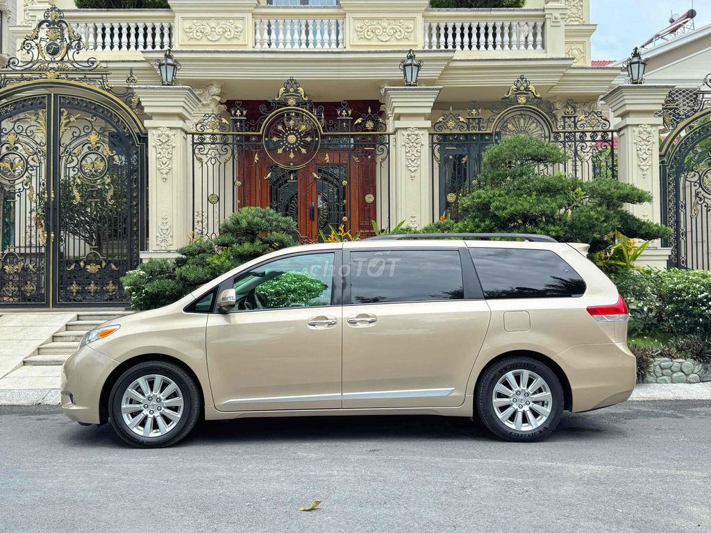 Toyota Sienna 2012 - ảnh 4