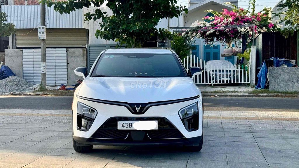 VinFast VF7 Plus - ảnh 1