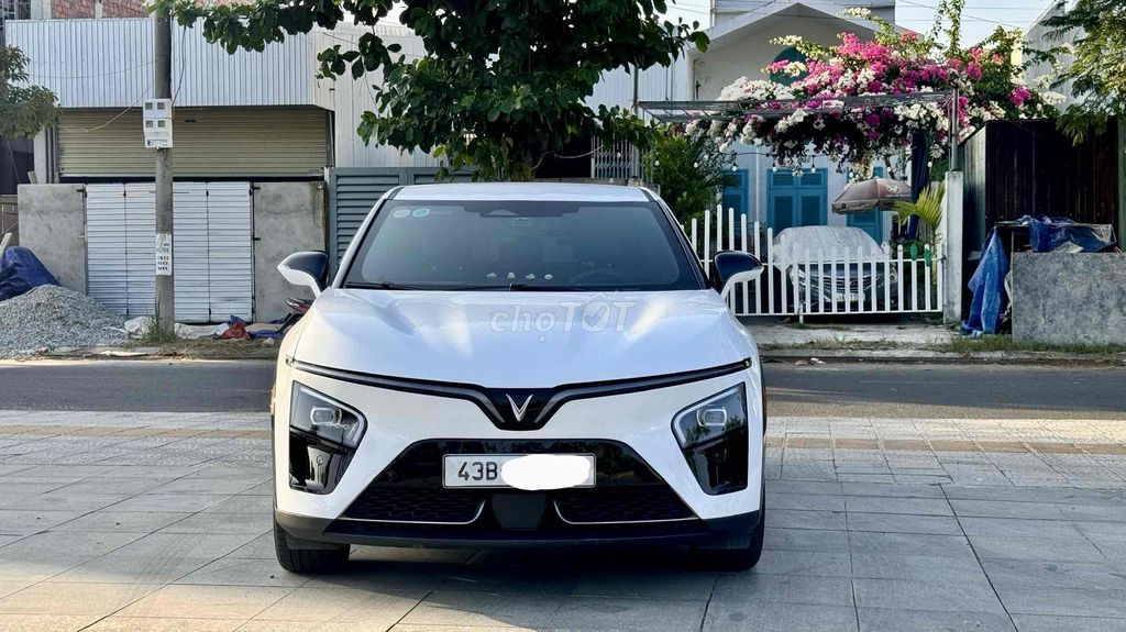 VinFast VF7 Plus - ảnh 1