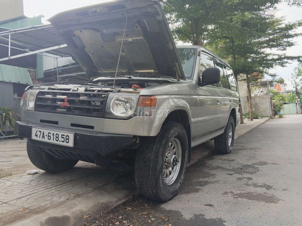 Mitsubishi Pajero - ảnh 2