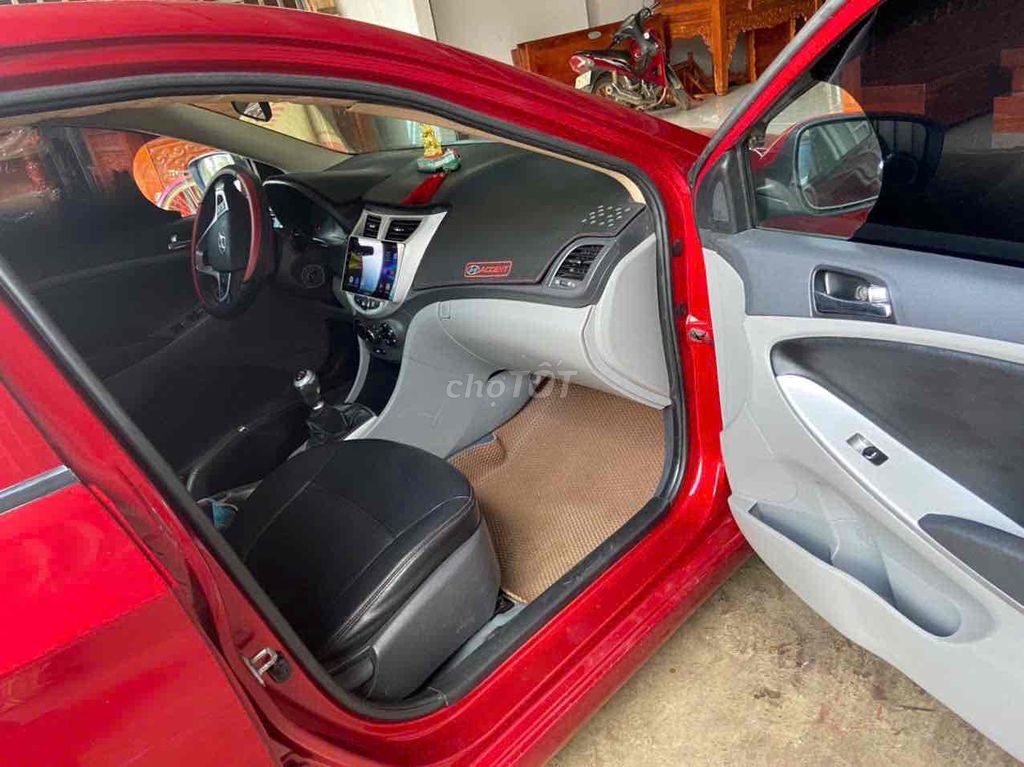 Hyundai Accent 2013 - ảnh 2