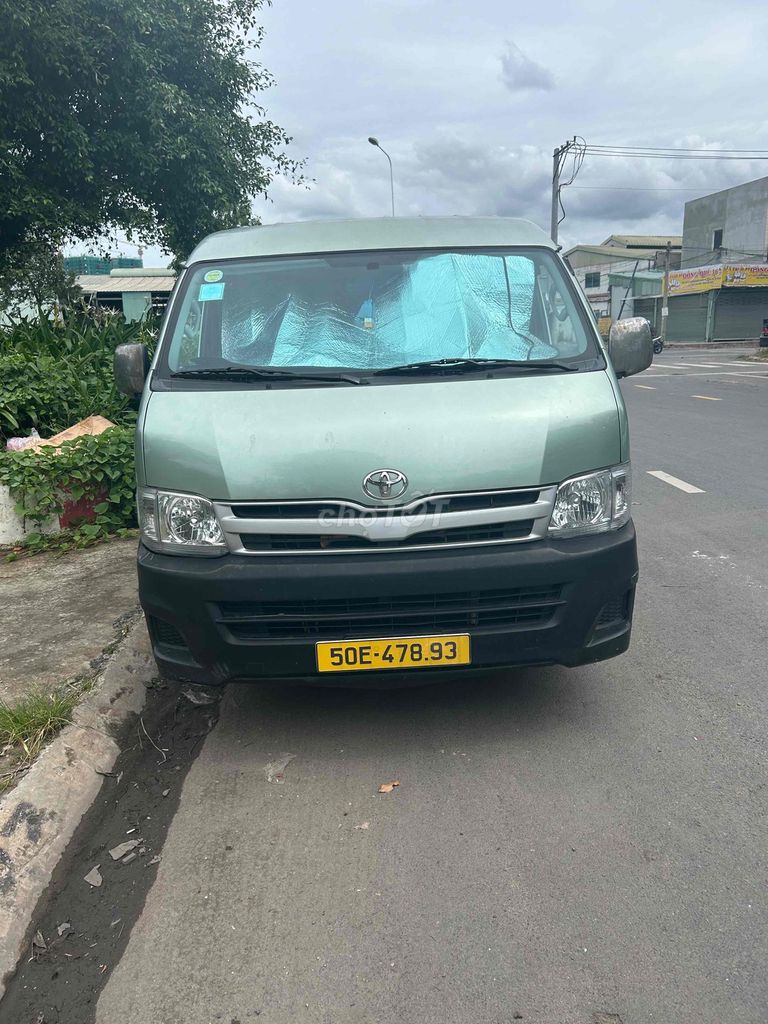 Toyota Hiace 2010 - ảnh 1