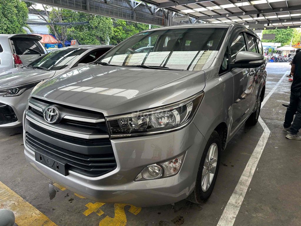 Toyota Innova 2.0E 2017 - ảnh 3