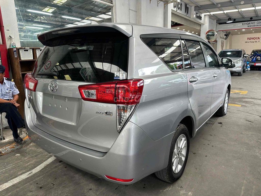 Toyota Innova 2.0E 2017 - ảnh 4