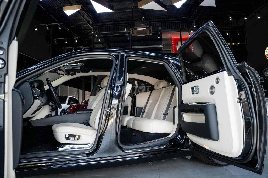 Rolls-Royce 2010 - ảnh 4