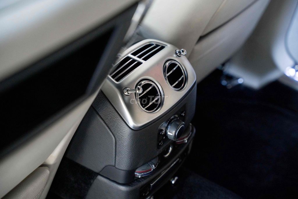 Rolls-Royce 2010 - ảnh 5