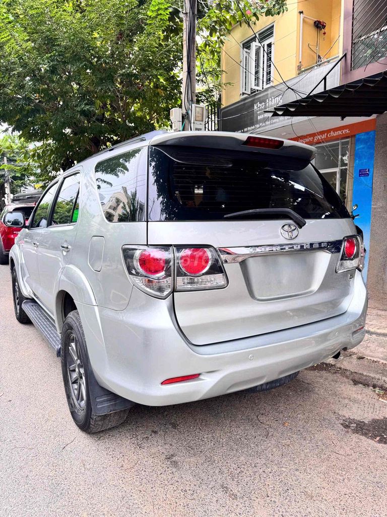 Toyota Fortuner - ảnh 2