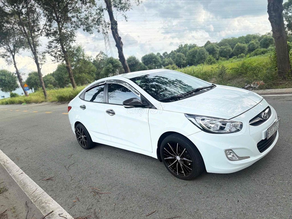 Hyundai Accent 2012 - ảnh 2