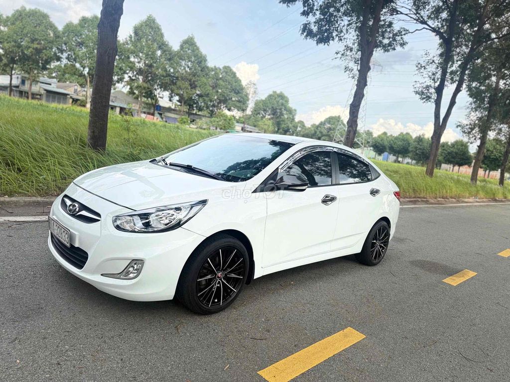 Hyundai Accent 2012 - ảnh 3