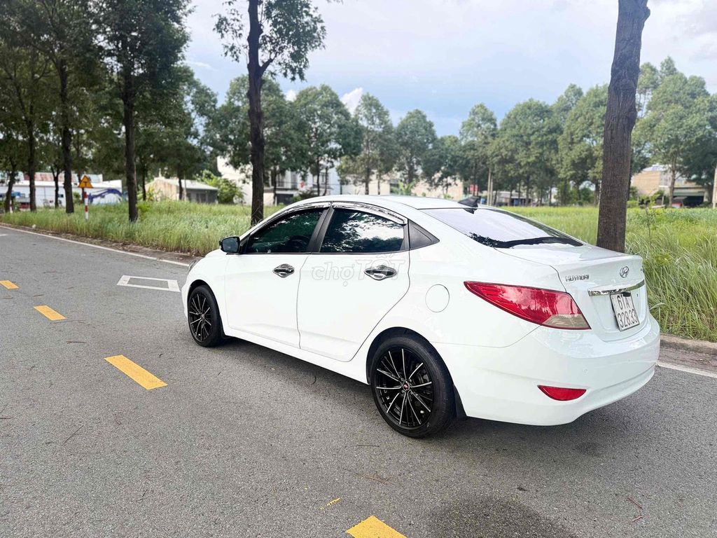 Hyundai Accent 2012 - ảnh 4