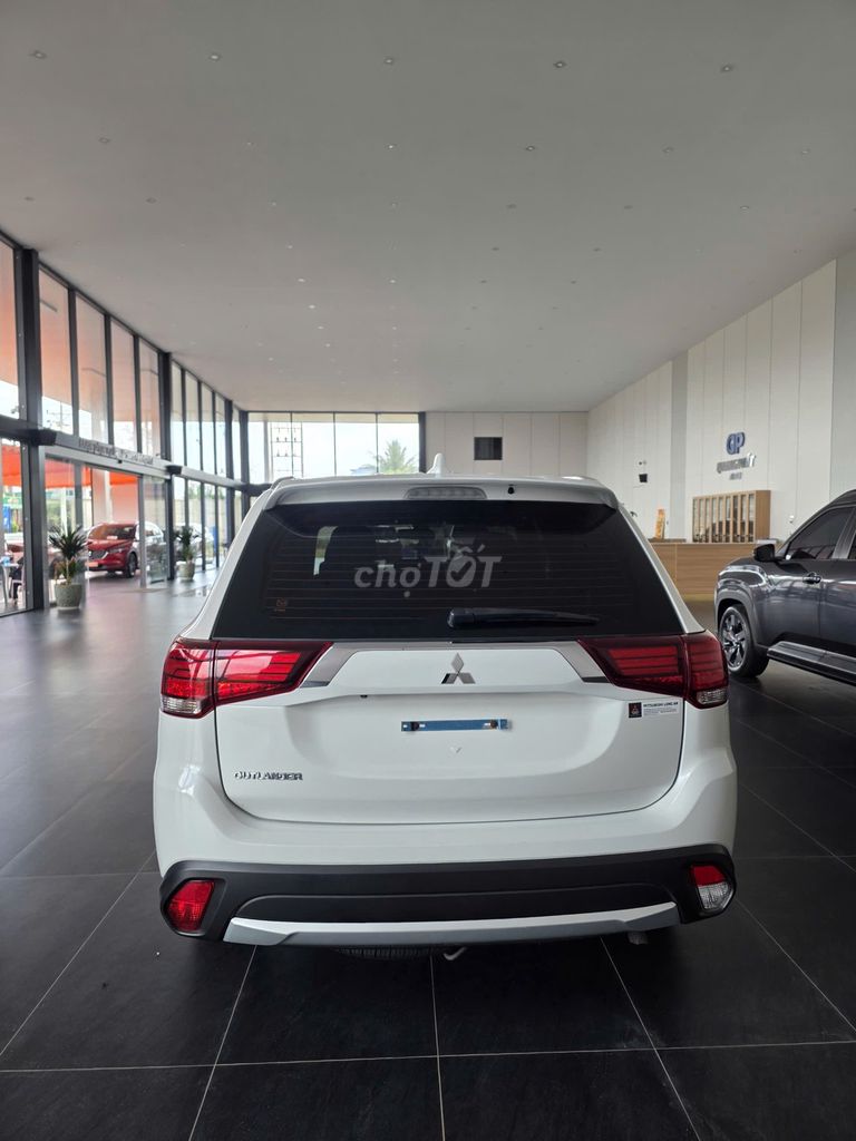 Mitsubishi Outlander 2018 - ảnh 3