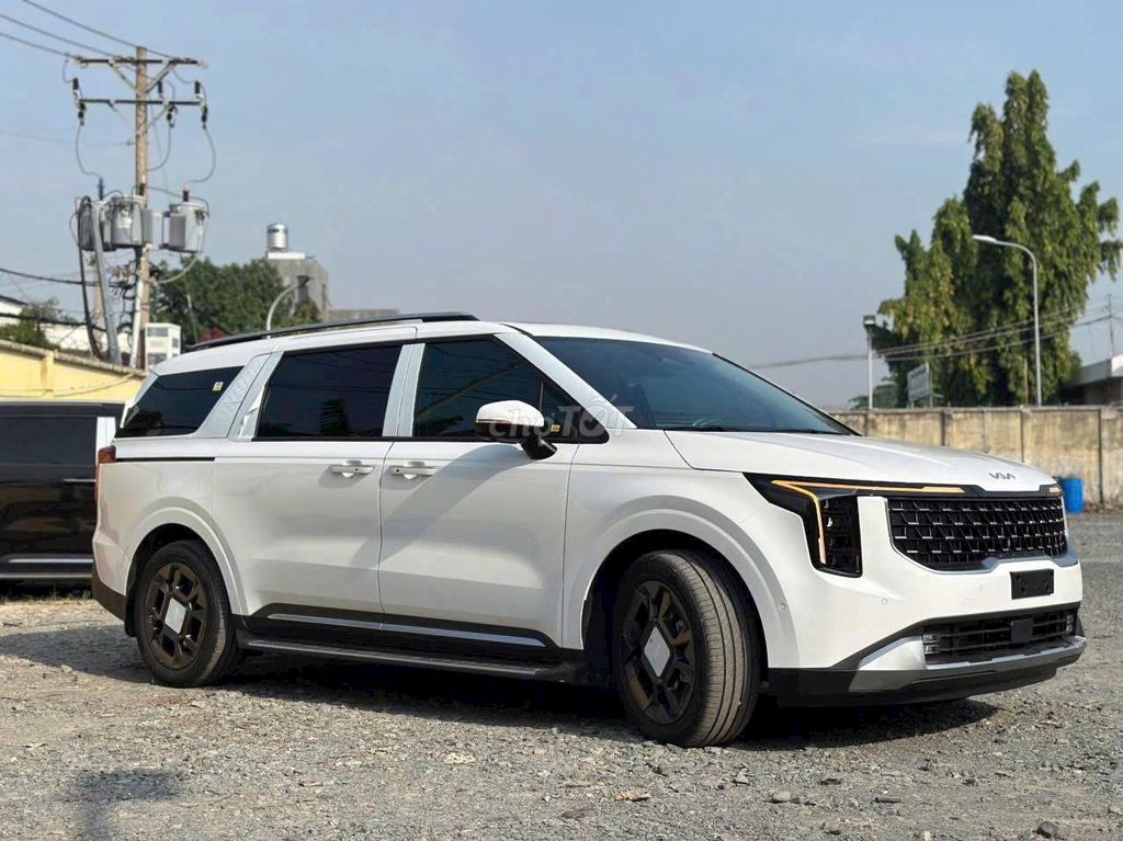 Kia Carnival - ảnh 1