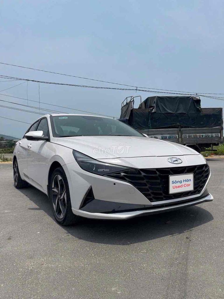 Hyundai Elantra 2022 - ảnh 1
