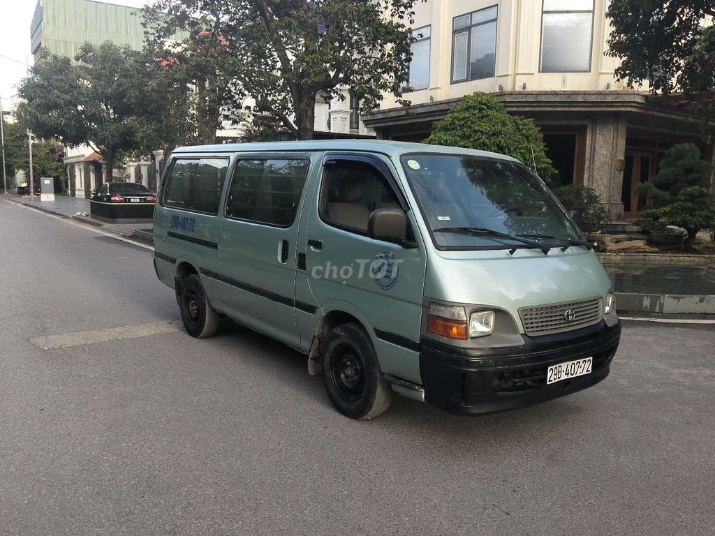 Toyota Hiace - ảnh 1