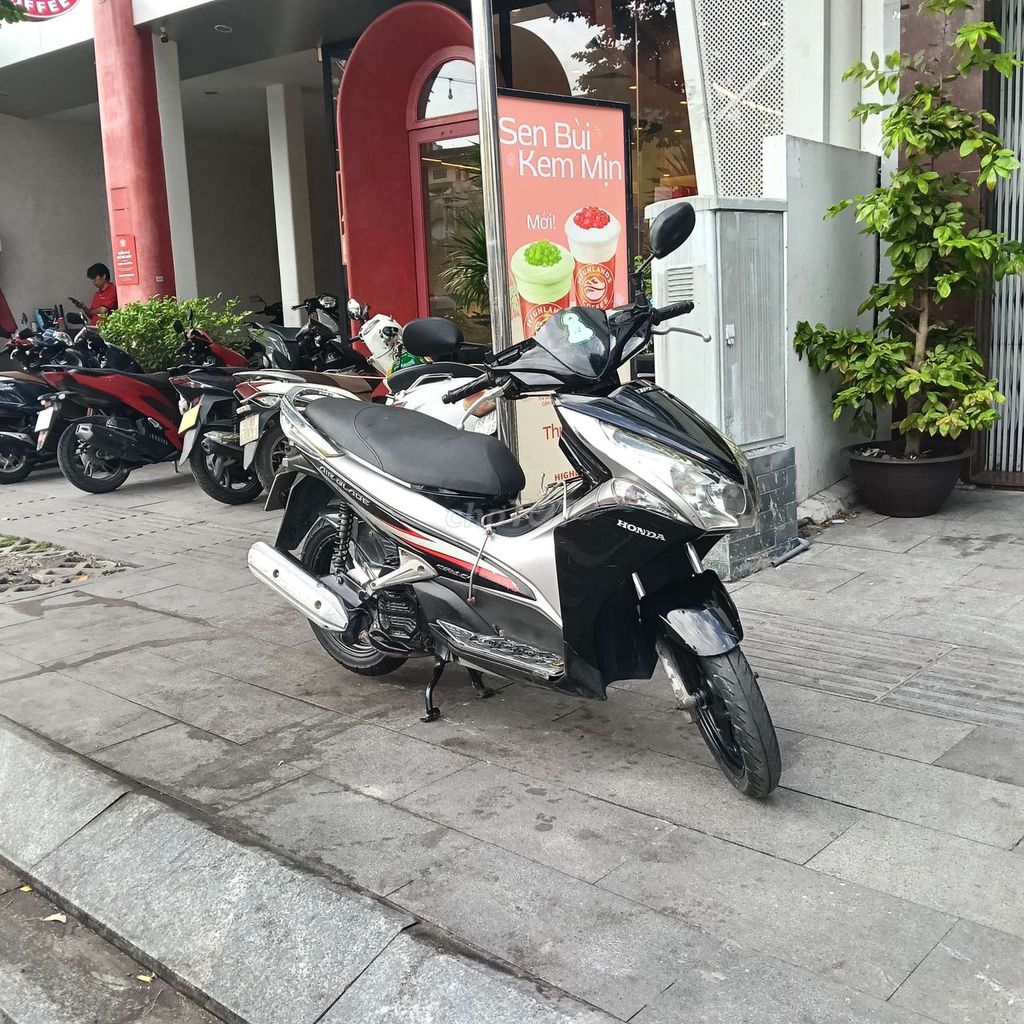 Honda Air Blade 2011 - ảnh 4